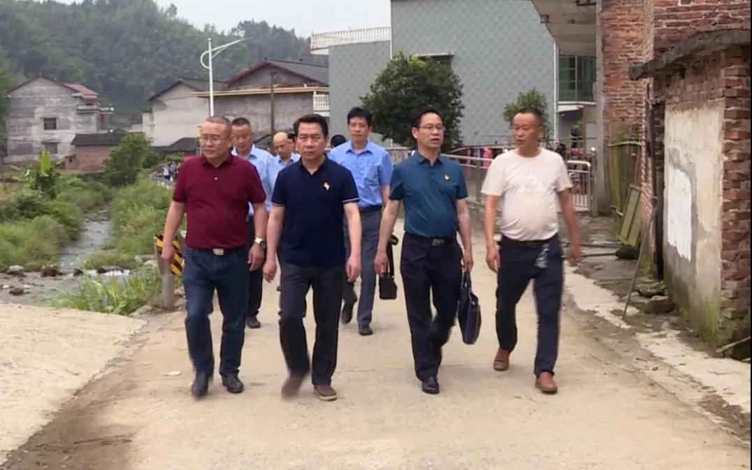 心手相連 開(kāi)啟鄉村振興工作新征程1.jpg 心手相連 開(kāi)啟鄉村振興工作新征程1.jpg